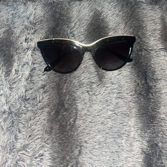 Dolce & Gabbana cat eye sunglasses! - Picture 4 of 6